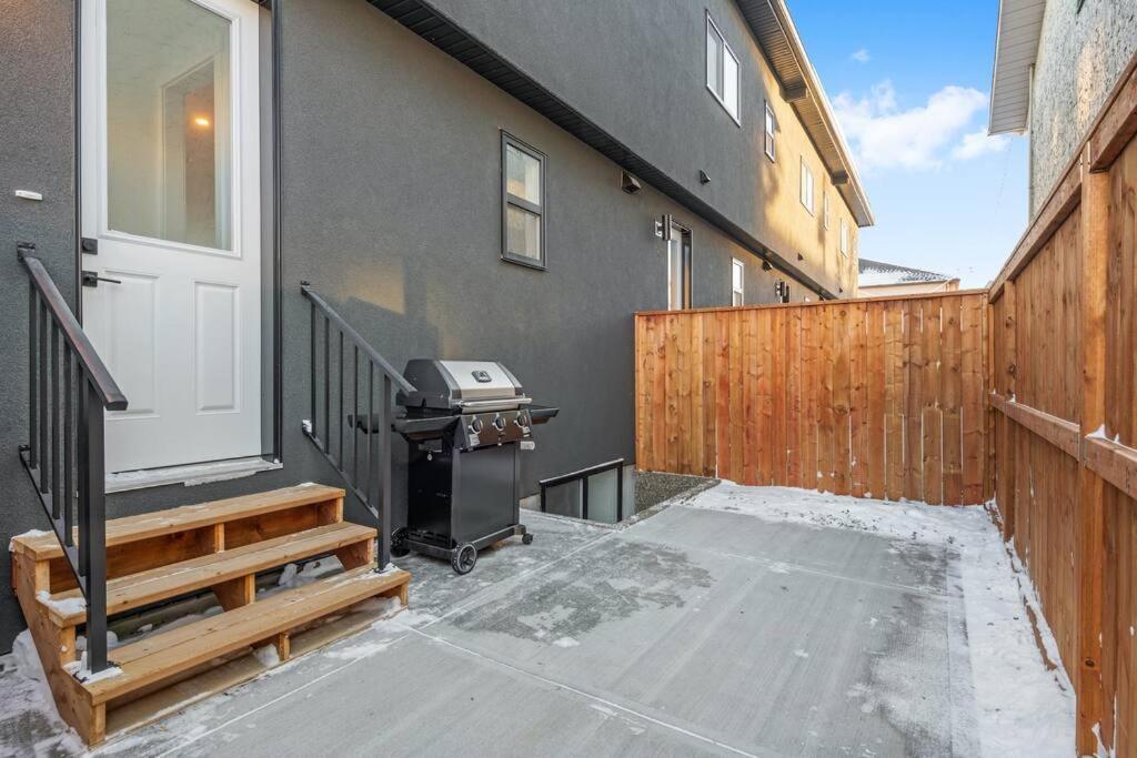 Townhome W Free Parking, Corner Unit, Ac Calgary Exterior photo